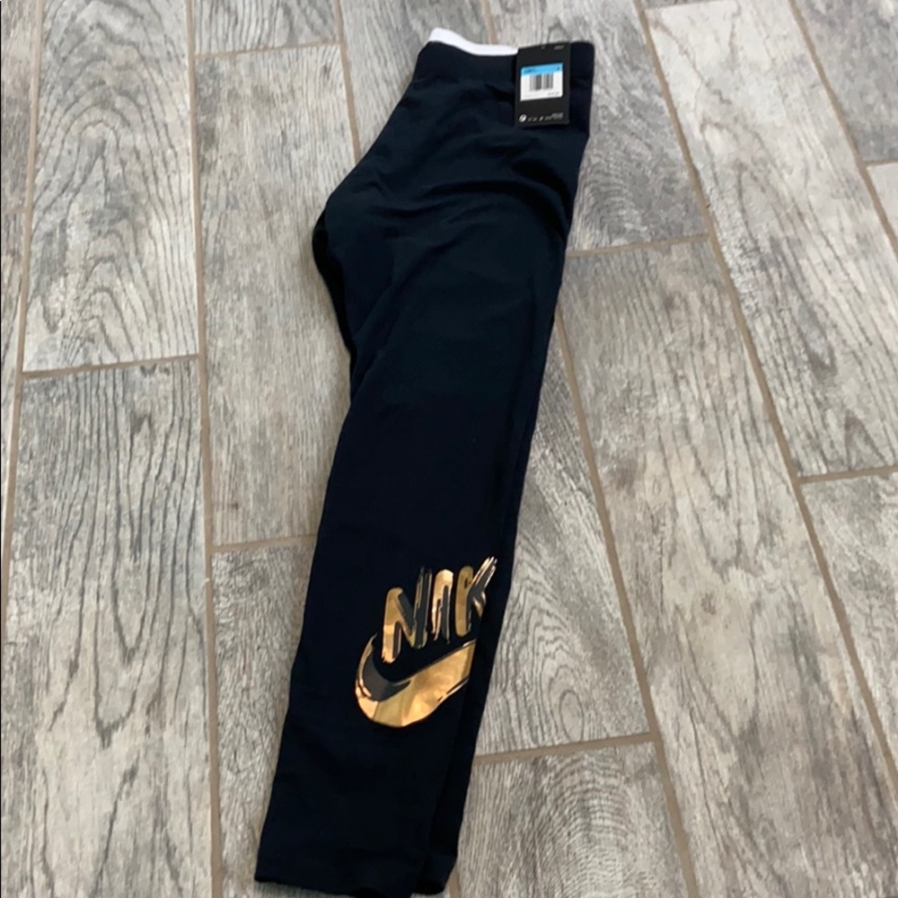 NWT Nike black leggings